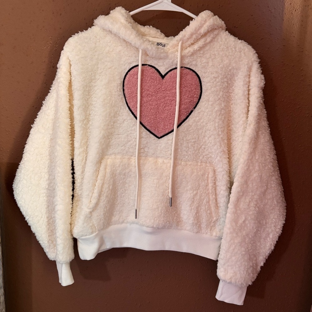 No Boundaries  Sherpa Heart Hoodie Pink Graphic Pullover XS CUE7-ASBS